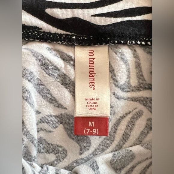 Ladies Zebra Fashion Set (4) Piece: Top, Skirt, Pocketbook & Lanyard 🦓 - Picture 9 of 16